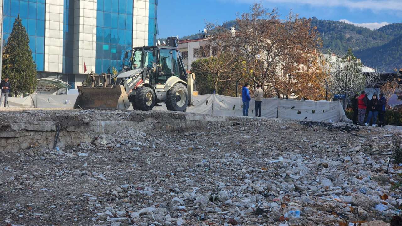 Yıkım Bitti, Bekleyiş Sürüyor: Muğlalı İşhanı Arsasında Son Durum 11